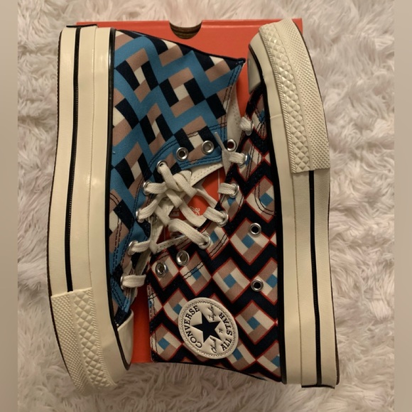 Classic Converse High Tops Unisex - Picture 2 of 7